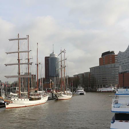 Segelschiff J.R. Tolkien Hotel Hamburg Exterior foto