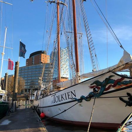 Segelschiff J.R. Tolkien Hotel Hamburg Exterior foto