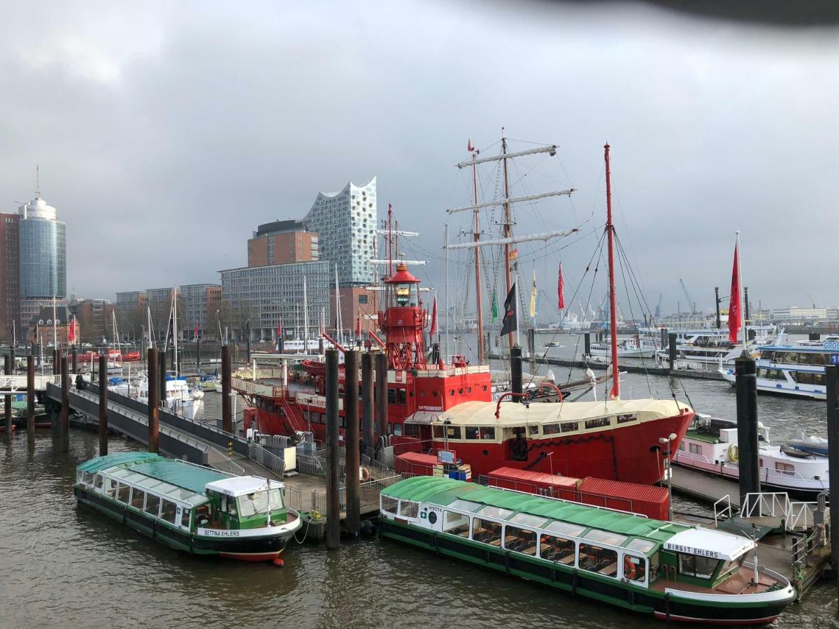 Segelschiff J.R. Tolkien Hotel Hamburg Exterior foto