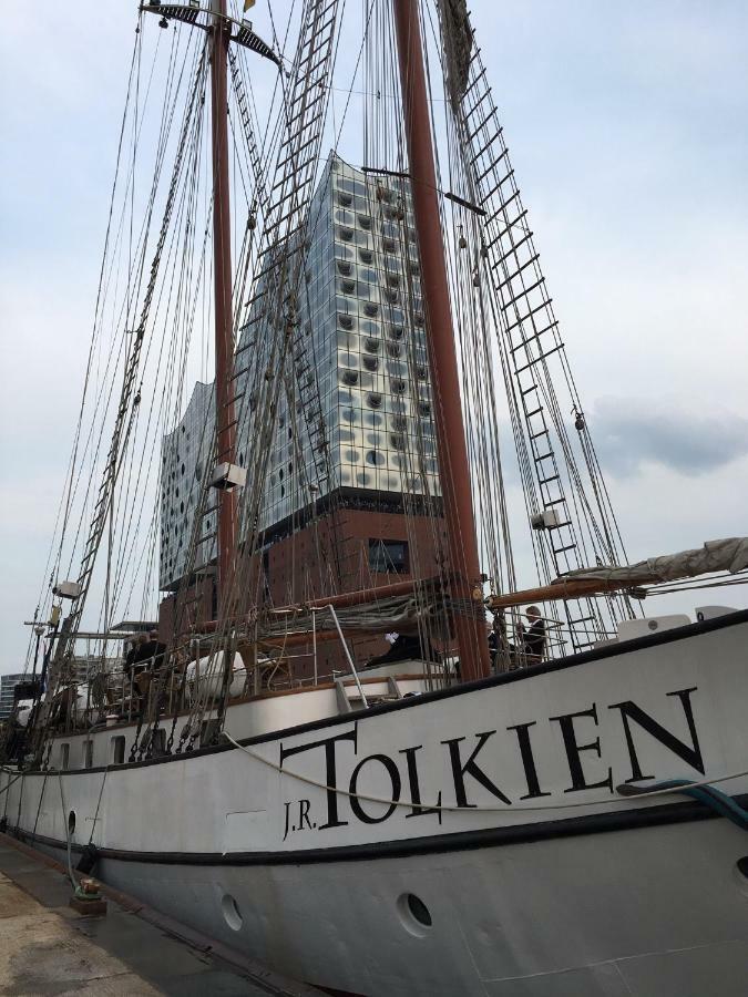 Segelschiff J.R. Tolkien Hotel Hamburg Exterior foto