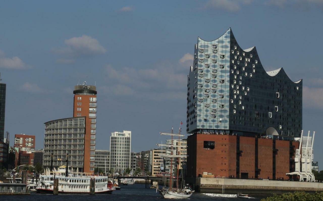 Segelschiff J.R. Tolkien Hotel Hamburg Exterior foto